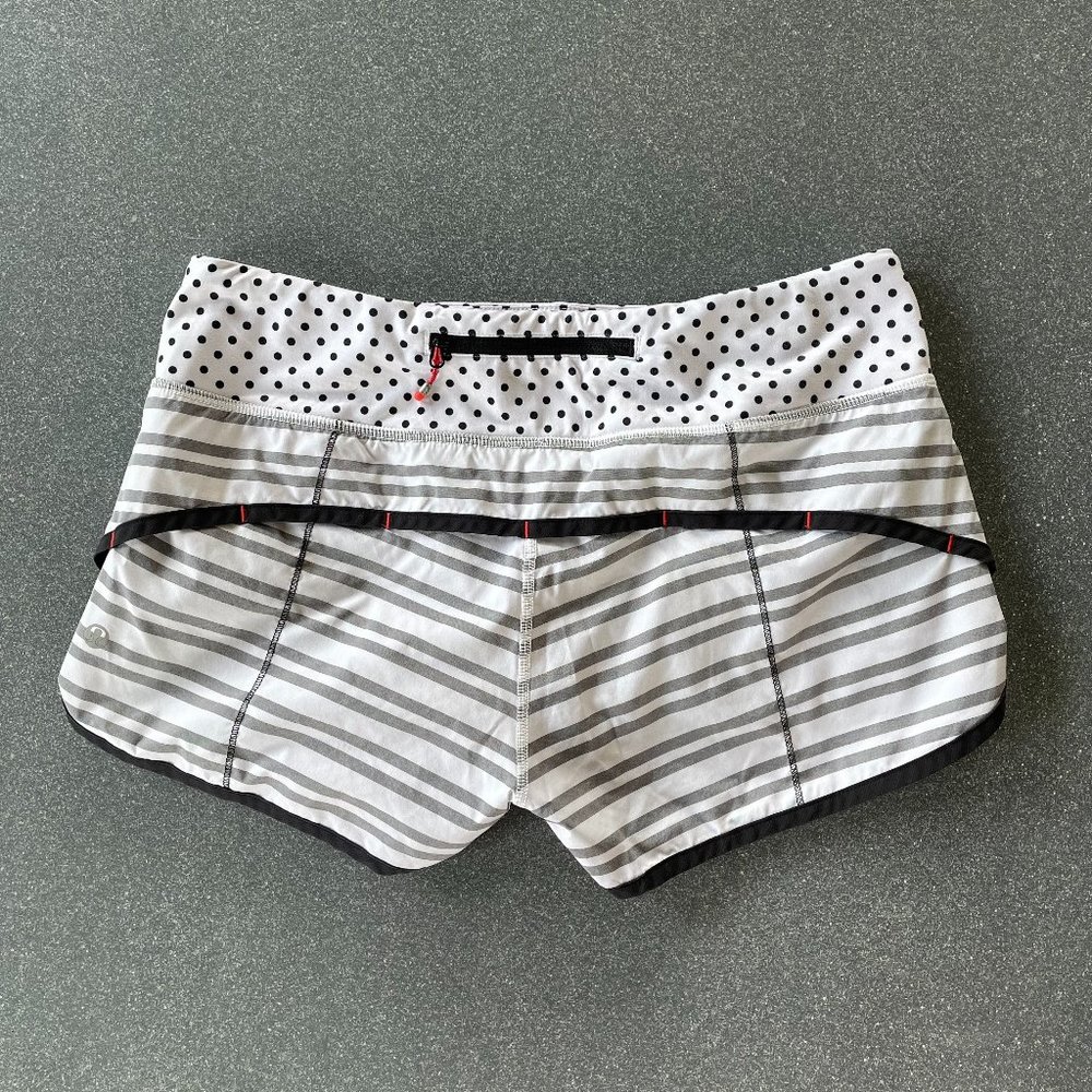Lululemon Speed Short Size 6 in Twin Stripe / Mod Dot Print - EUC!
